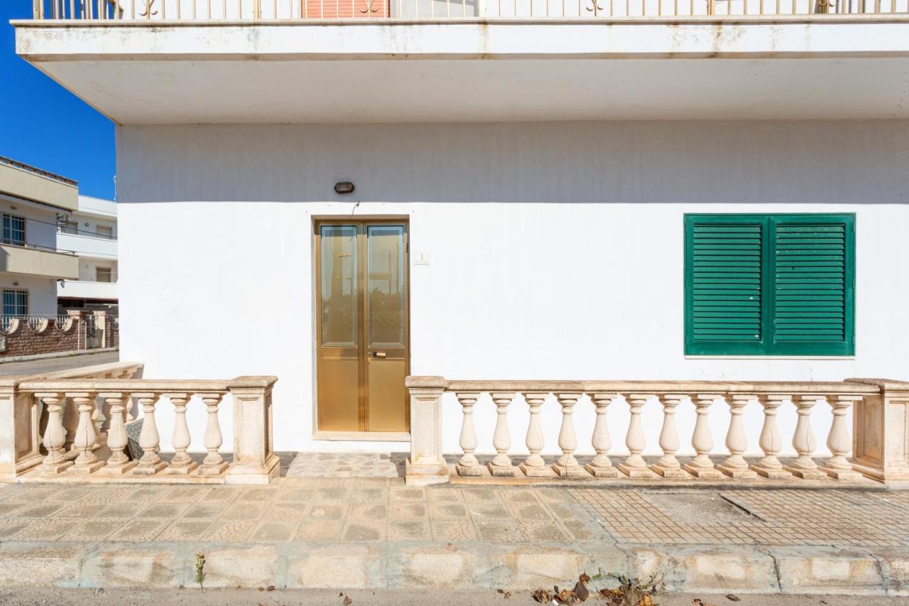 Appartamento Fronte Mare E Spiaggia Торре-Моцца Экстерьер фото